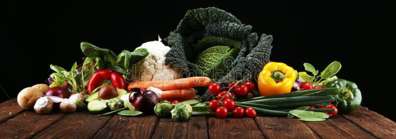 Composition avec la variété de légumes et de fruits organiques crus Régime équilibré