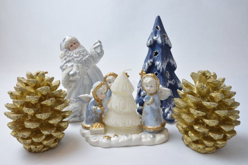 Composizione delle decorazioni di natale con gli angeli fotografia stock libera da diritti Composizione delle decorazioni di natale con gli angeli fotografia stock libera da diritti