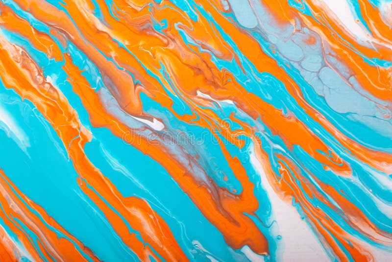 Composição abstrata feita à mão feita na técnica de arte fluida Projeto de arte brilhante em tons de tendências de coral laranja