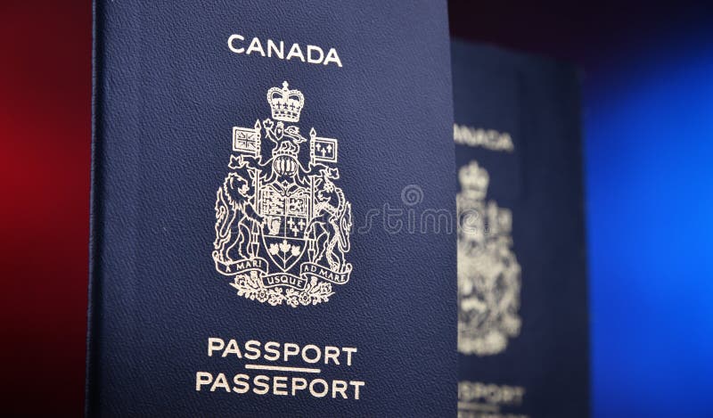 Composição com os dois passaportes canadenses imagens de stock royalty free Composição com os dois passaportes canadenses imagens de stock royalty free