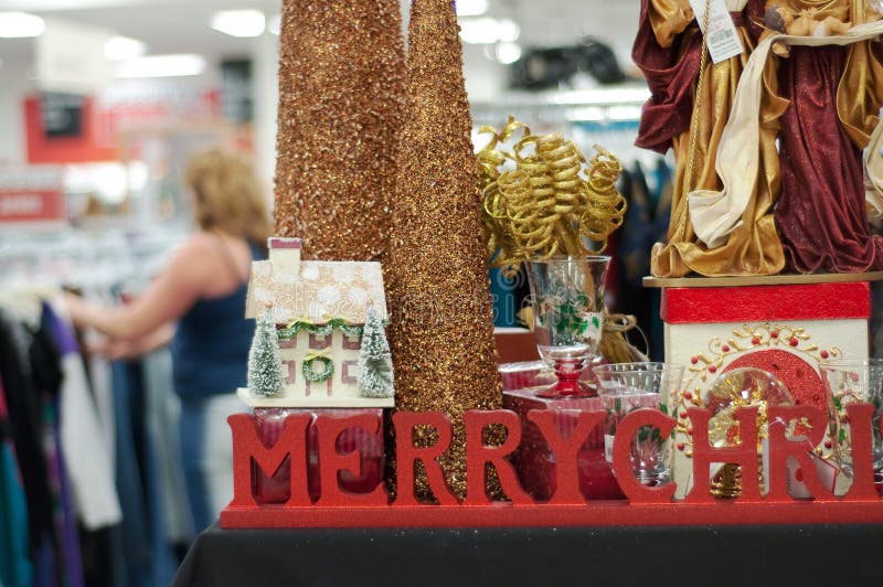 Miami Floridausa 12022019 : Walmart Decorado Para O Natal. Mercadorias Para  Decoração De Ano Novo. Linhas Com Produtos Fotografia Editorial - Imagem de  decorado, alimento: 193169757