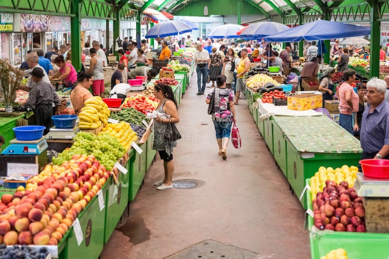 Download Compras De La Gente En Mercado Imagen de archivo editorial - Imagen de opción, feliz: 44853214