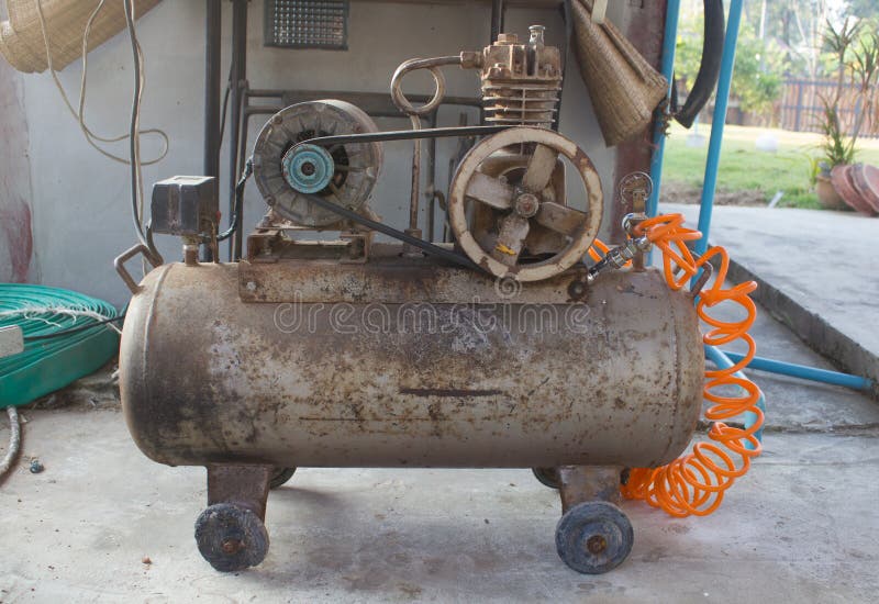 164 Compresor De Aire Oxidado Fotos Libres de Derechos y Gratuitas de