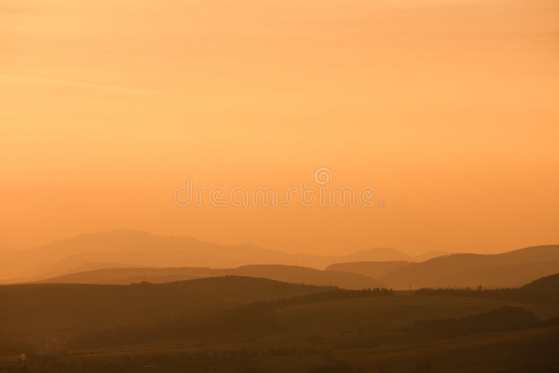 Stlačené vrstvené kopce, Slovensko.