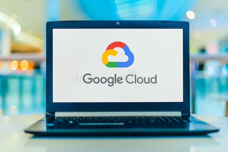 Computadora portátil que muestra el logotipo de la plataforma de nube de Google