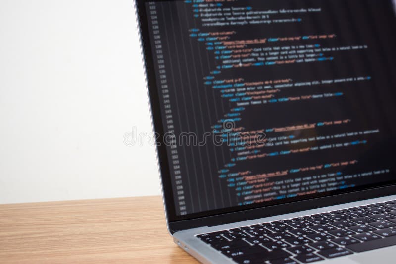 Computer, der Software-Programmiercode zeigt Sich entwickelnde Konzepte lizenzfreie stockfotos Computer, der Software-Programmiercode zeigt Sich entwickelnde Konzepte lizenzfreie stockfotos