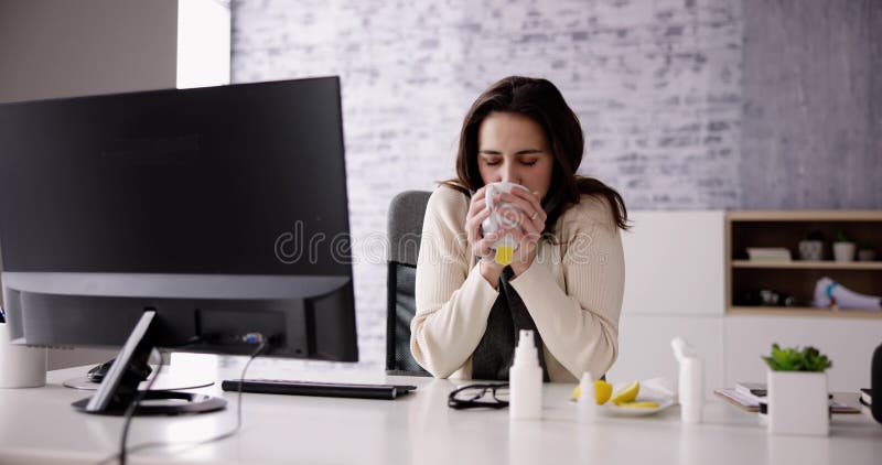 Computer di ufficio con influenza fotografie stock