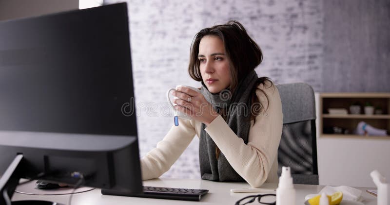 Computer di ufficio con influenza immagine stock libera da diritti