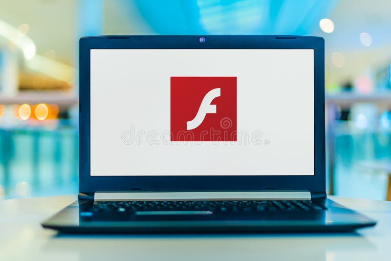 Computer portatile che visualizza il logo di Adobe Flash