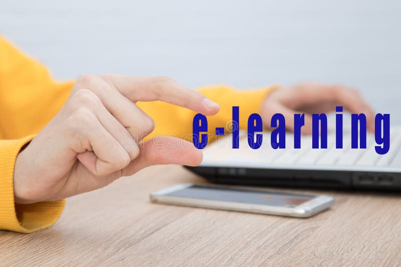 Computer portatile pratico e concetto d'apprendimento online