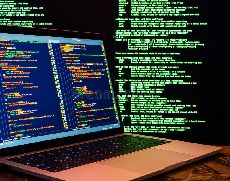 Computerkriminalitätskonzept, Hacker, der Server, Seitenansicht durchbricht Anonymus-Cyberangriff