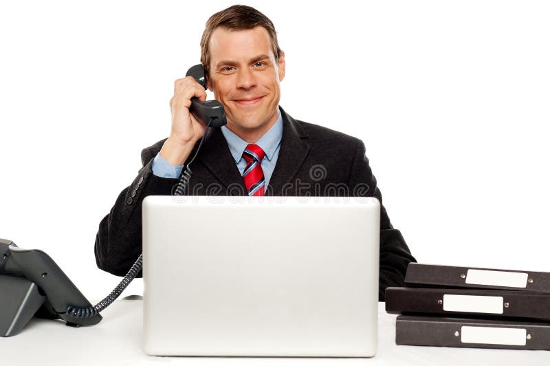 Comunicazione esecutiva maschio con il cliente fotografia stock Comunicazione esecutiva maschio con il cliente fotografia stock