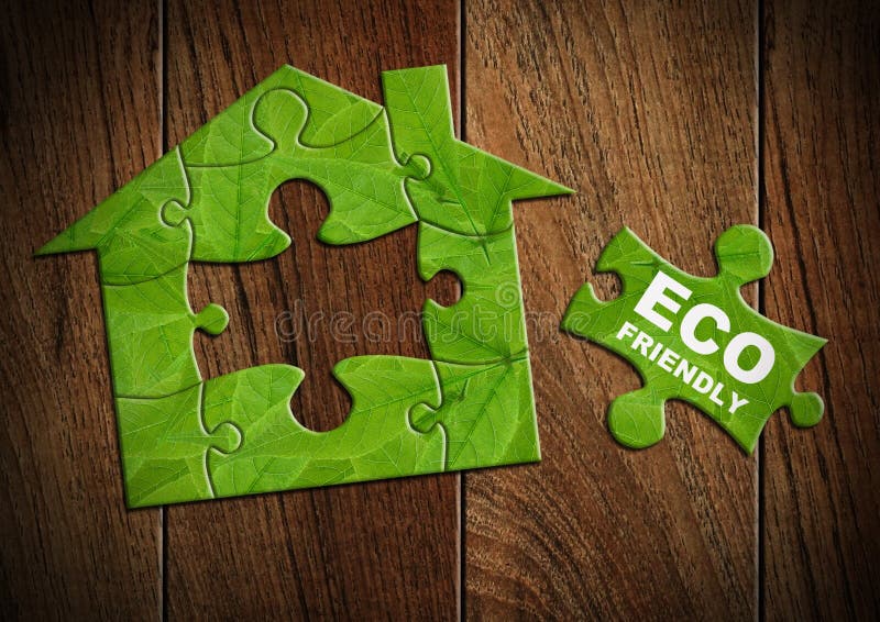 Conceito de casa ecológica, lar feito de puzzle verde foto de stock royalty free