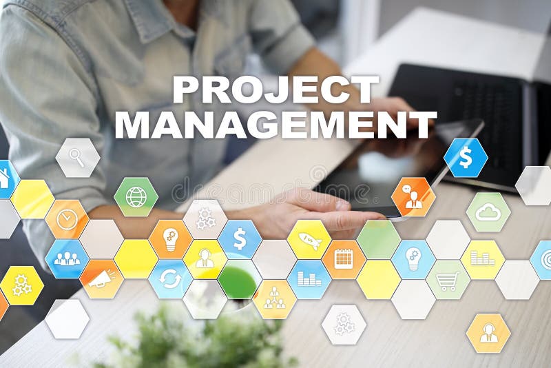 Conceito da gestão do projeto, tempo e recursos humanos, riscos e qualidade e comunicação com os ícones na tela virtual foto de stock Conceito da gestão do projeto, tempo e recursos humanos, riscos e qualidade e comunicação com os ícones na tela virtual foto de stock