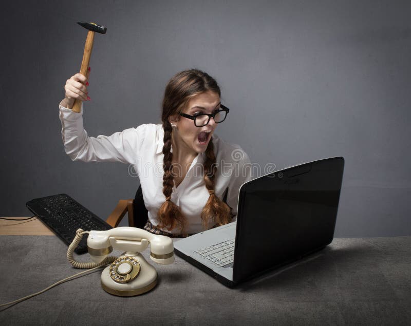 Foto de Menstruação Mulher Branca Deitada No Fundo Rosa Forro Feminino Com  Pena Vermelha Os Dias Críticos Das Mulheres e mais fotos de stock de  Algodão - Material Têxtil - iStock