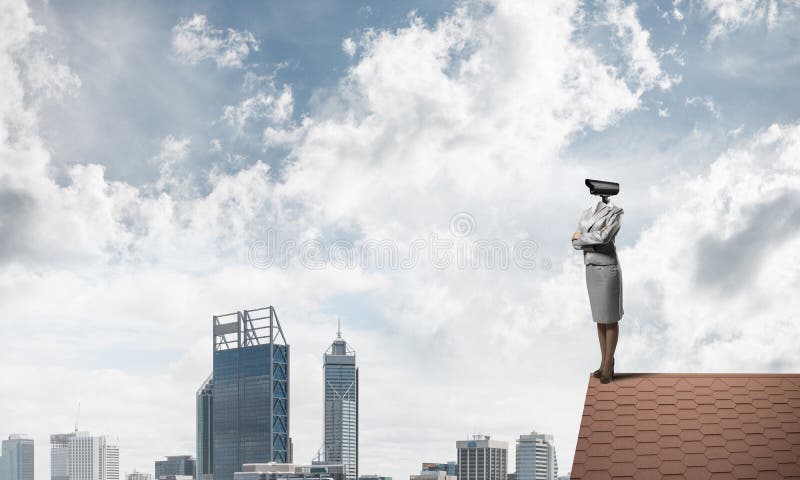 Conceito da segurança interna e da proteção de privacidade com cabeça de câmera imagem de stock royalty free