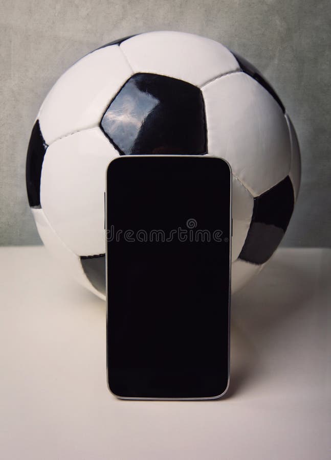 Conceito De Apostas De Futebol Online Tela Vazia De Smartphone E Bola  Clássica De Futebol Isolada Em Fundo Cinza. Jogo Desportivo Imagem de Stock  - Imagem de anunciar, objetivo: 176227973