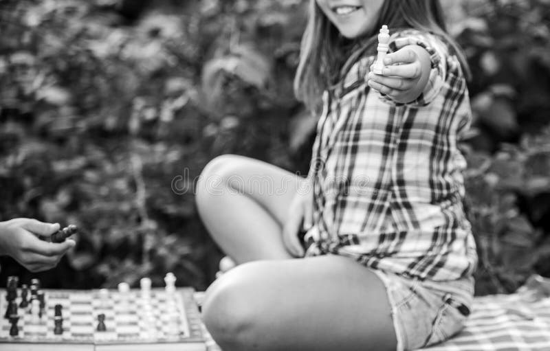 Jogo de tabuleiro homem esperto jogando xadrez passatempo intelectual todo  mestre de xadrez já foi iniciante lição de xadrez ideias de estratégia  professor em torneio conceito de estratégia gestão e liderança