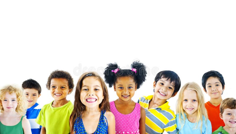 Conceito de sorriso da inocência da amizade das crianças da diversidade