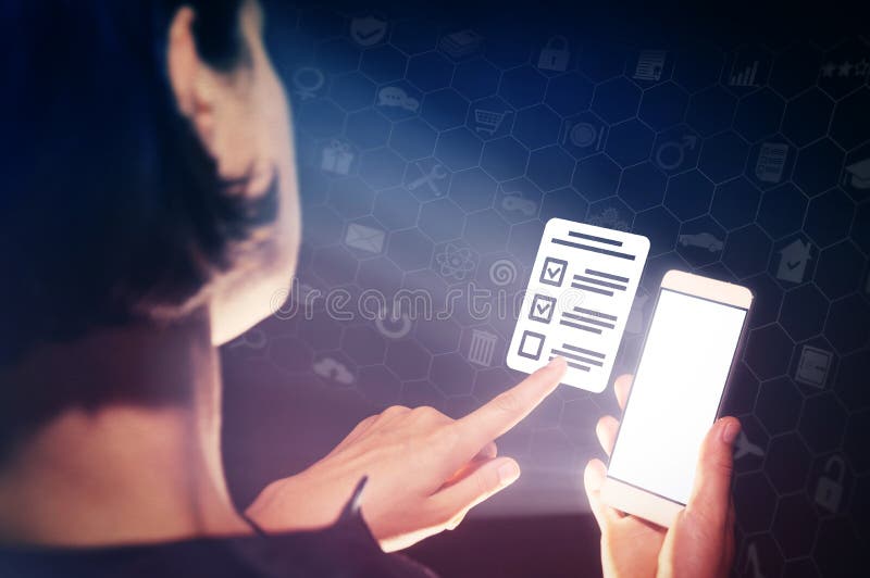 Conceito de testes em linha, questionários, votando foto de stock Conceito de testes em linha, questionários, votando foto de stock