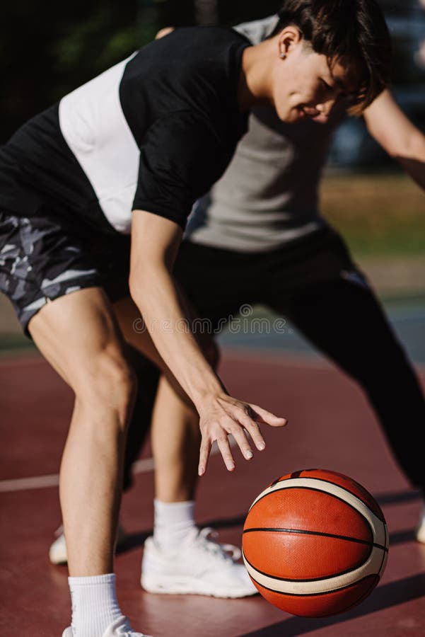 Esporte E Recreação Um Momento De Vitória E Derrota De Dois Jogadores Após  O Jogo De Futebol Foto de Stock - Imagem de ajuste, funcionar: 226319842