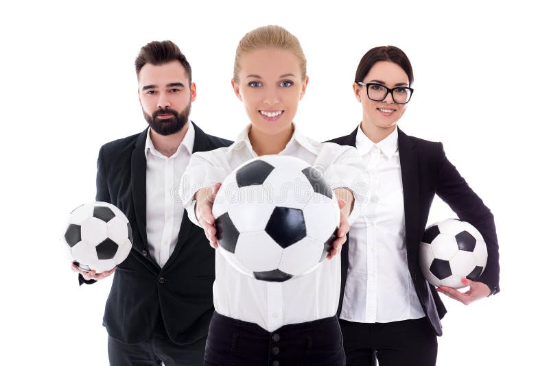 Conceito do negócio e do esporte - executivos novos com as bolas de futebol isoladas no branco imagem de stock royalty free Conceito do negócio e do esporte - executivos novos com as bolas de futebol isoladas no branco imagem de stock royalty free