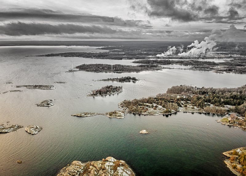 Conceito ecológico com o arquipélago sueco fotografia de stock