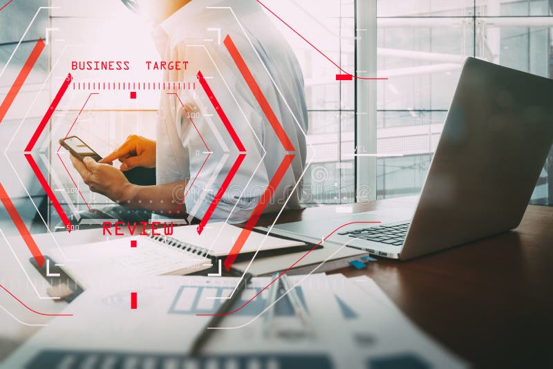 Conceito em linha da avaliação das revisões com scannin do halogram do computador imagem de stock Conceito em linha da avaliação das revisões com scannin do halogram do computador imagem de stock