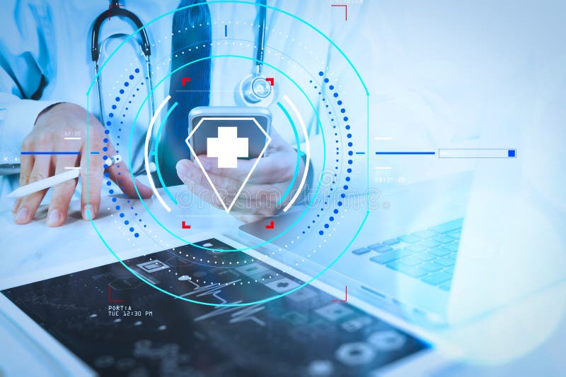 Conceito médico da tecnologia Mão do doutor que trabalha com digi moderno fotografia de stock Conceito médico da tecnologia Mão do doutor que trabalha com digi moderno fotografia de stock