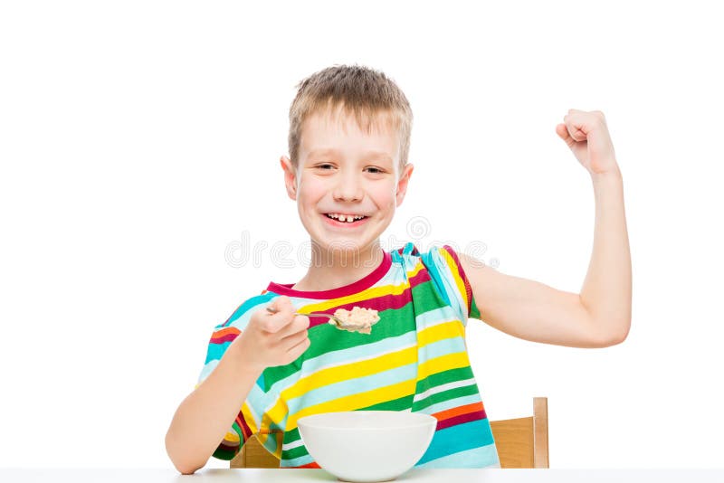 conceito - a nutrição apropriada, um menino saudável forte mostra o bíceps imagem de stock conceito - a nutrição apropriada, um menino saudável forte mostra o bíceps imagem de stock