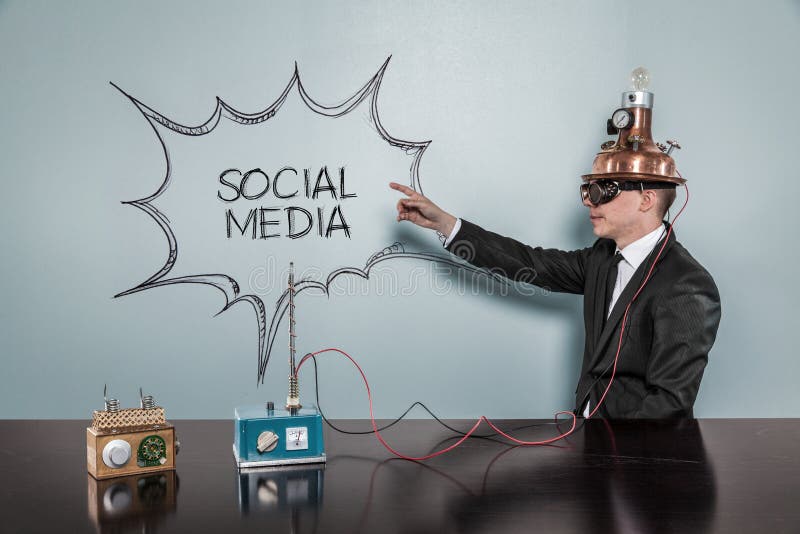 Conceito social dos meios com homem de negócios do vintage fotos de stock royalty free Conceito social dos meios com homem de negócios do vintage fotos de stock royalty free