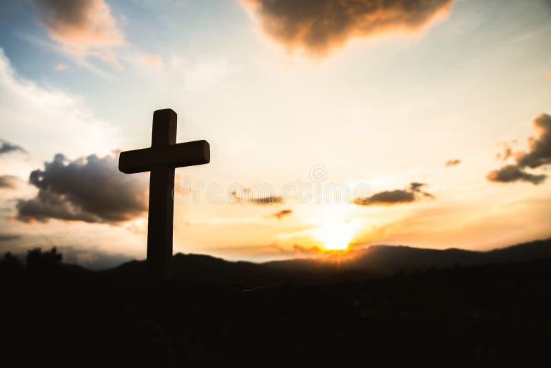 Conceitos religiosos Cruz de madeira crist? em um fundo com ilumina??o dram?tica, cruz de Jesus Christ, P?scoa, ressurrei??o