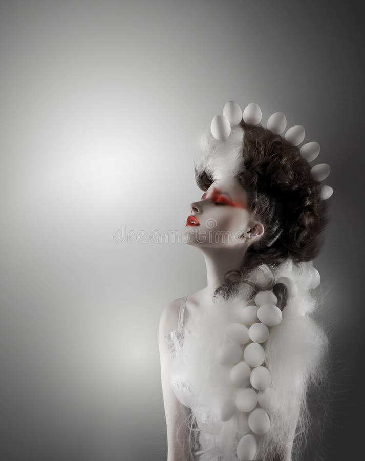 Concept créateur Femme futuriste dénommée avec le Headwear fantastique illustration stock Concept créateur Femme futuriste dénommée avec le Headwear fantastique illustration stock