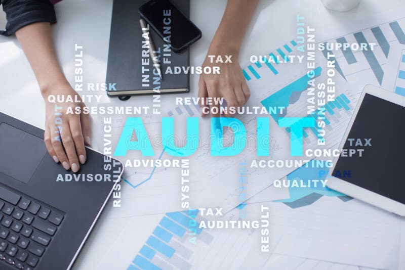 Concept d'affaires d'audit auditeur conformité Technologie d'écran virtuel images libres de droits Concept d'affaires d'audit auditeur conformité Technologie d'écran virtuel images libres de droits