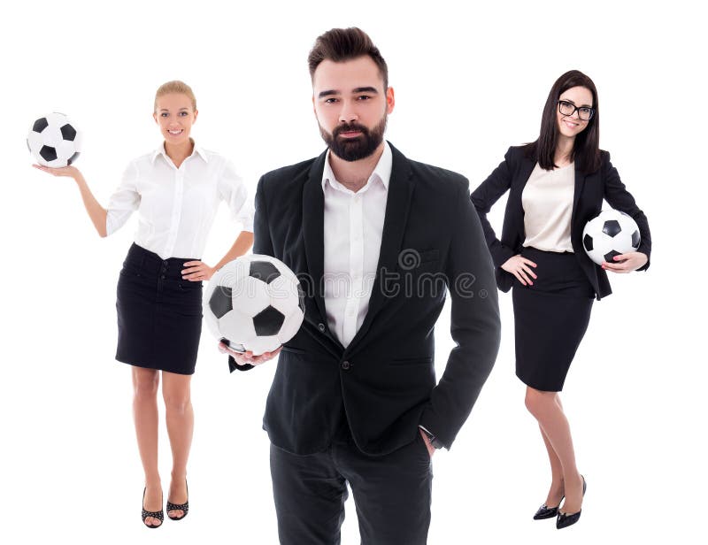 Concept d'affaires et de sport - jeunes hommes d'affaires dans des costumes avec des ballons de football d'isolement sur le blanc photo libre de droits Concept d'affaires et de sport - jeunes hommes d'affaires dans des costumes avec des ballons de football d'isolement sur le blanc photo libre de droits