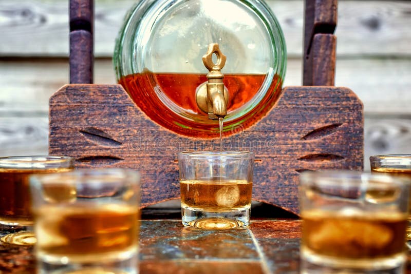 Concept d'alcool, de goût et de boissons photos stock Concept d'alcool, de goût et de boissons photos stock