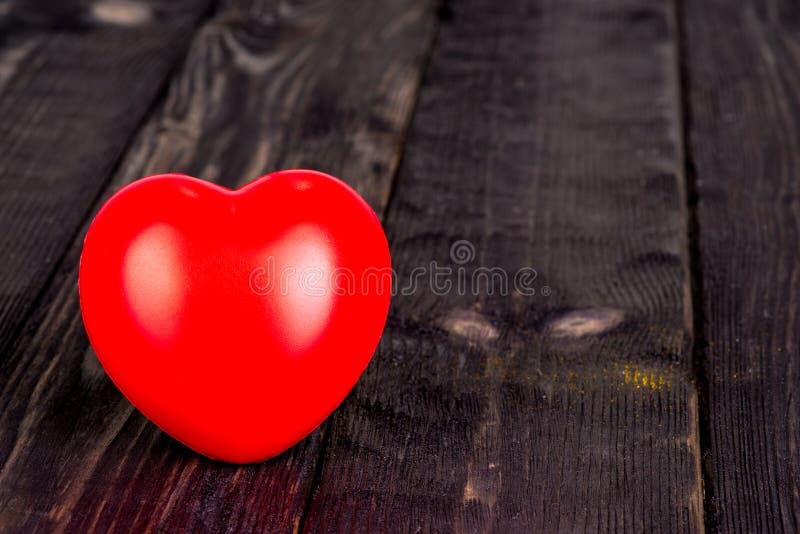 Concept D Amour Coeur Rouge Mou Antistress Sur Une Table En Bois Sombre Image Stock Image Du Anti Fermer Concept D Amour Coeur Rouge Mou Antistress Sur Une Table En Bois Sombre Image Stock Image Du Anti Fermer