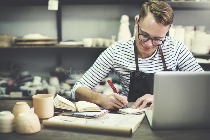Concept d'atelier de Handy Drawing Ideas d'artisan photos stock Concept d'atelier de Handy Drawing Ideas d'artisan photos stock