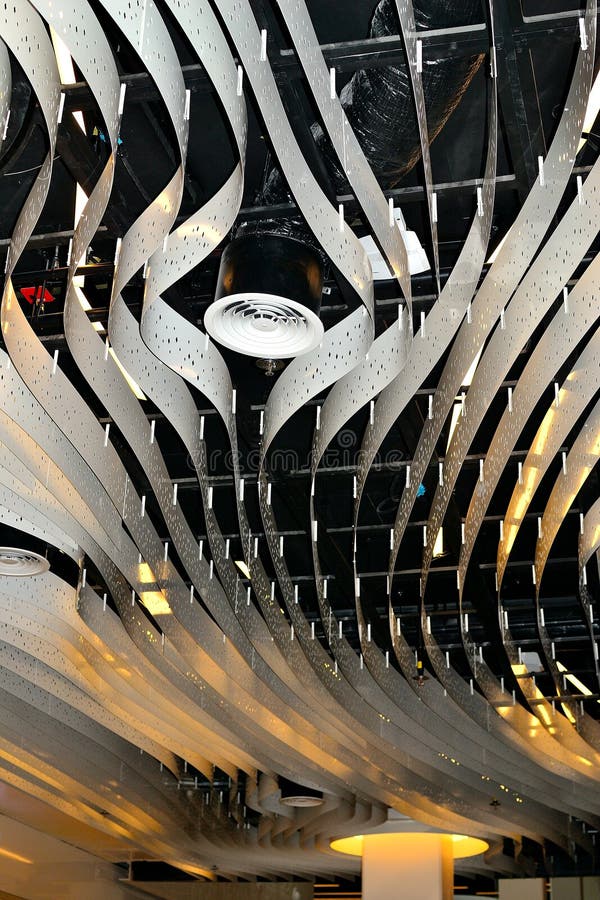 concept de construction de lumière d'art moderne dans l'aéroport de Schiphol en Hollande image stock concept de construction de lumière d'art moderne dans l'aéroport de Schiphol en Hollande image stock