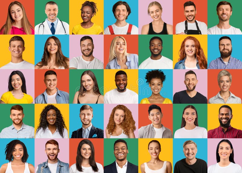 Concept de diversité. groupe de jeunes multiethniques joyeux qui se posent sur des milieux colorés photo stock