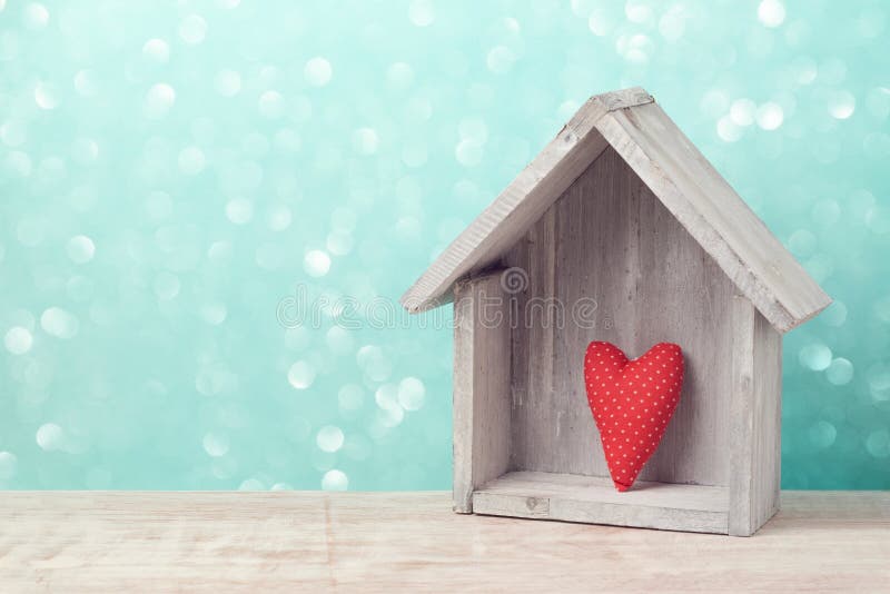 Concept de jour du ` s de Valentine avec la forme et la maison de coeur photo stock