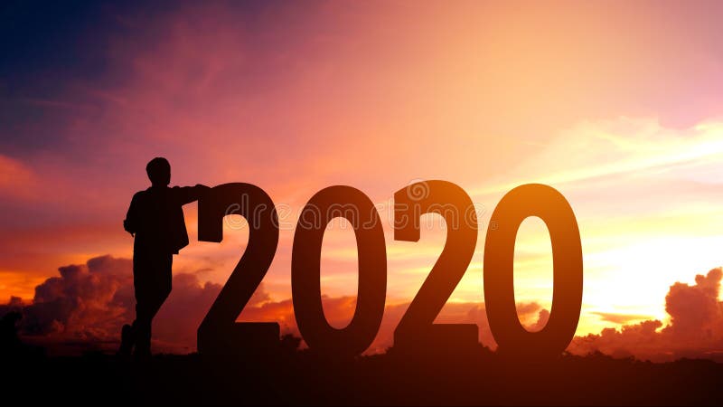 Concept de liberté et de bonne année de jeune homme de silhouette de la nouvelle année 2020 photo libre de droits Concept de liberté et de bonne année de jeune homme de silhouette de la nouvelle année 2020 photo libre de droits