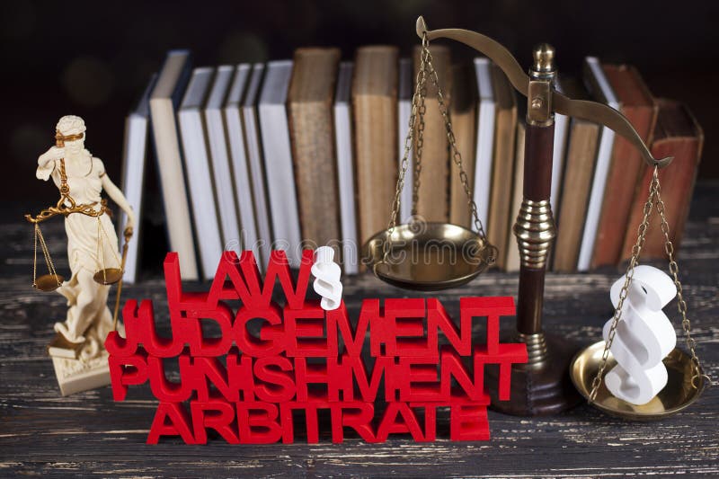 Concept de loi et de justice, code juridique et échelles photographie stock Concept de loi et de justice, code juridique et échelles photographie stock