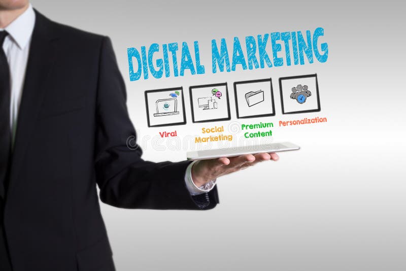 Concept de marketing digital tânăr care deține un computer de tip tabletă stock image