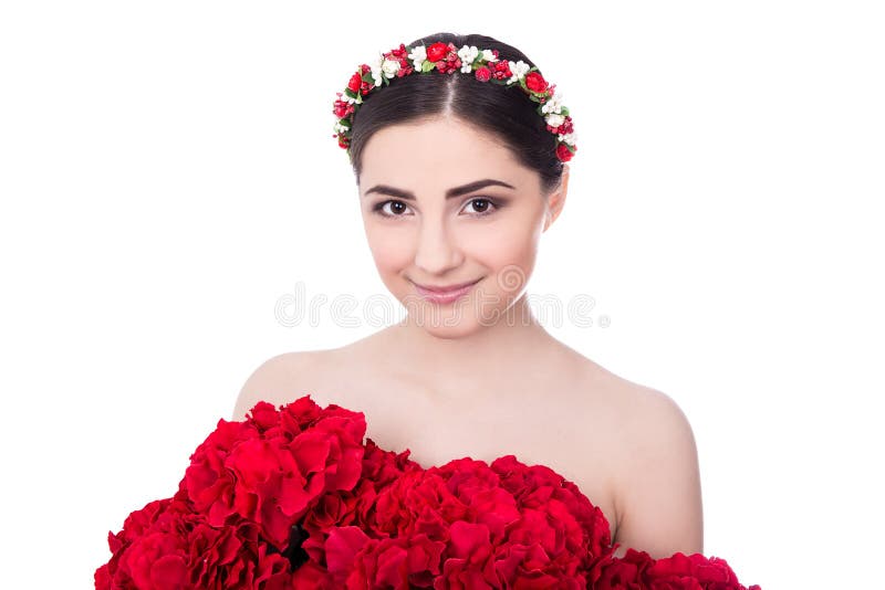 Concept de soins de la peau - la jeune belle femme avec le rouge fleurit l'isola photo stock Concept de soins de la peau - la jeune belle femme avec le rouge fleurit l'isola photo stock