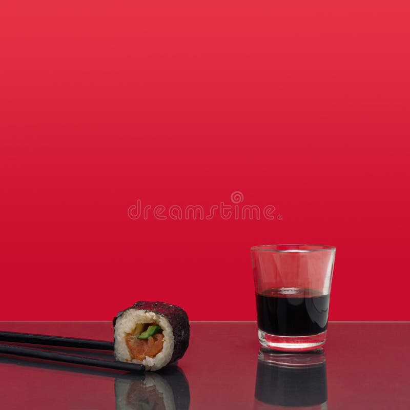 Baguettes Tenant Un Morceau De Sushi California Roll
