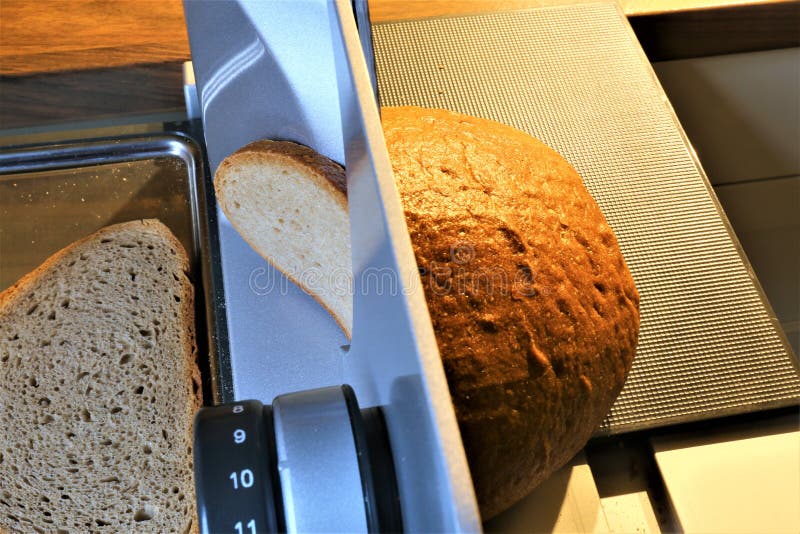 Sliced Bread In Cutting Machine Stock Photo - Download Image Now - Bread  Slicer, Industry, Baked - iStock