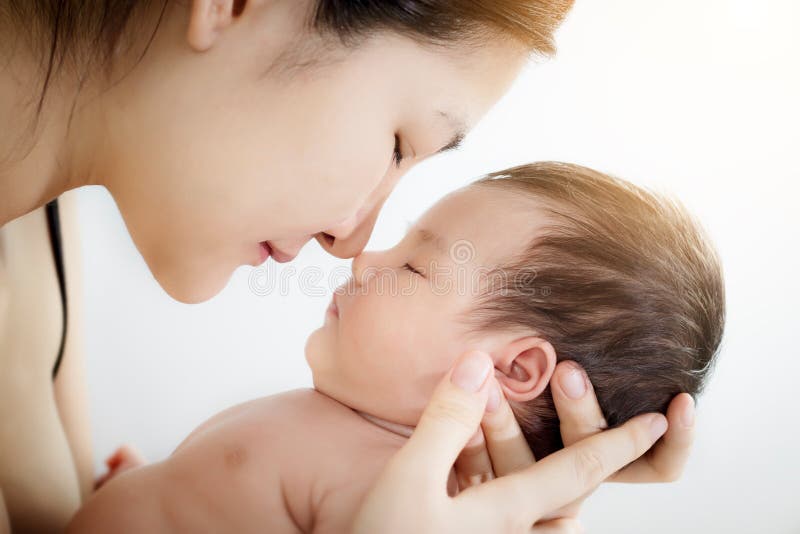 Concept liefde en familieverhouding: Portret van gelukkig Azië royalty-vrije stock afbeelding Concept liefde en familieverhouding: Portret van gelukkig Azië royalty-vrije stock afbeelding