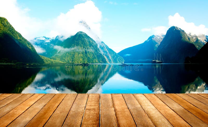 Concept van de de Reisbestemming van Milford het Correcte Nieuw Zeeland stock fotografie Concept van de de Reisbestemming van Milford het Correcte Nieuw Zeeland stock fotografie