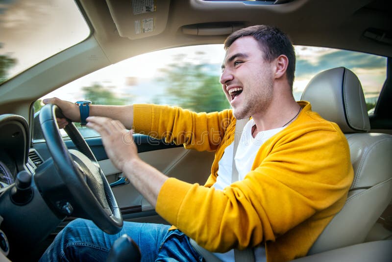 Conceptenfoto van het onveilige en gevaarlijke auto drijven royalty-vrije stock afbeelding Conceptenfoto van het onveilige en gevaarlijke auto drijven royalty-vrije stock afbeelding